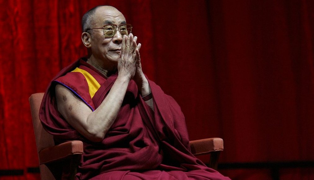 Le Dalaï Lama Le Dalaï Lama / ©Yancho Sabev, CC BY-SA 3.0, via Wikimedia Commons